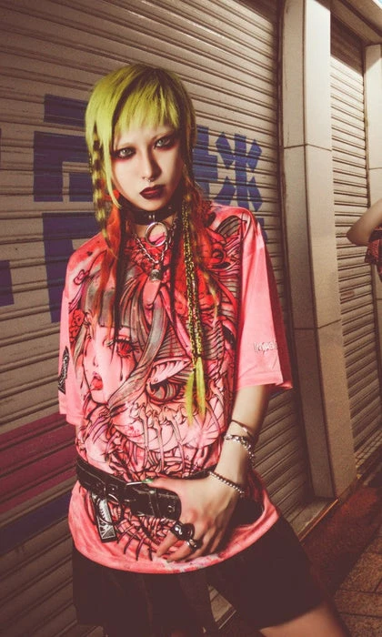 INVASION CLUB Mukade Onna | T-SHIRT